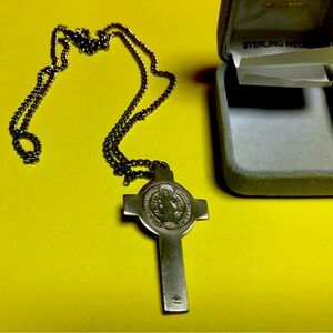 Religious necklast 25" sterling silver